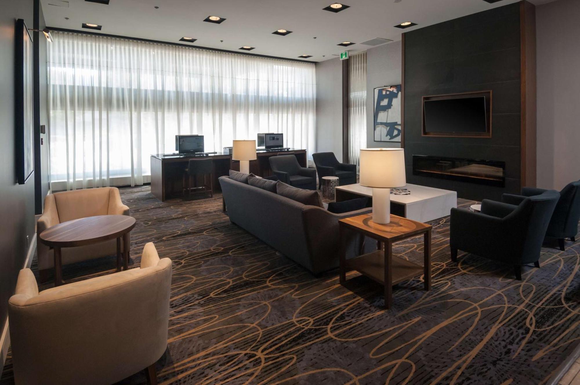 Отель Doubletree By Hilton Лондон Экстерьер фото